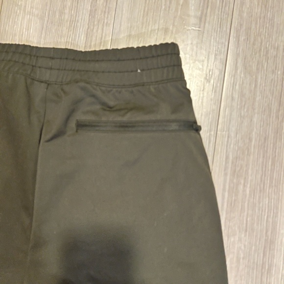 2 Uniqlo Jogger Pants - Picture 7 of 7